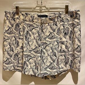 Banana Republic Drapey Leaf-Print Short, size 12